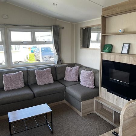 Moonstone Lymington Hotel Leysdown on Sea Bagian luar foto